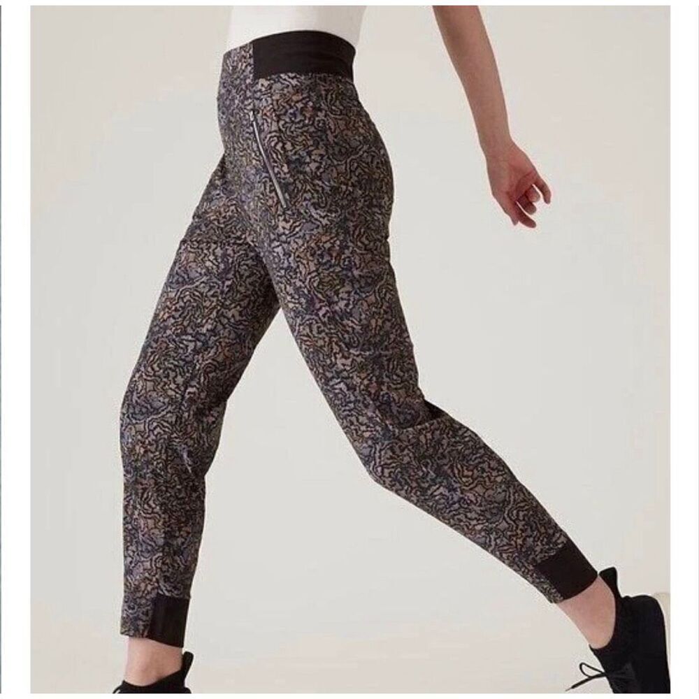 Athleta Trekkie North Printed Jogger Pants size 4